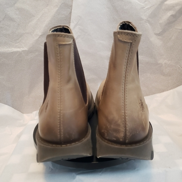 Fly London Women's Salv' Chelsea Chunky Lugged Wedge Boot Size 10.US 41… - Picture 8 of 9